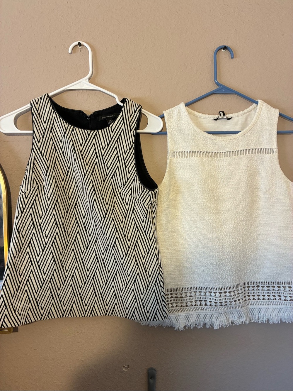 Black & White Zigzag Sleeveless Tops- Banana Republic
